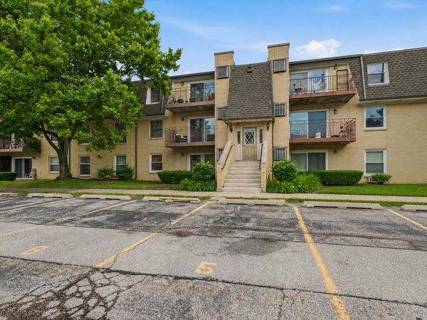 814 N River Road , Unit 3B, Mount Prospect, IL 60056