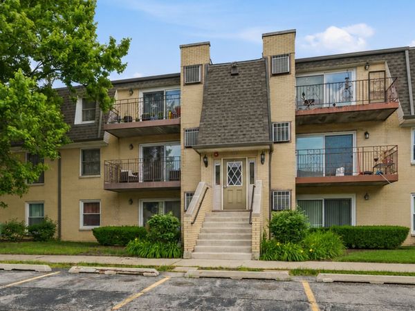 814 N River Road, Unit 3B, Mount Prospect, IL 60056