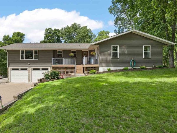 2459 125th Dr, Marengo, IA 52301