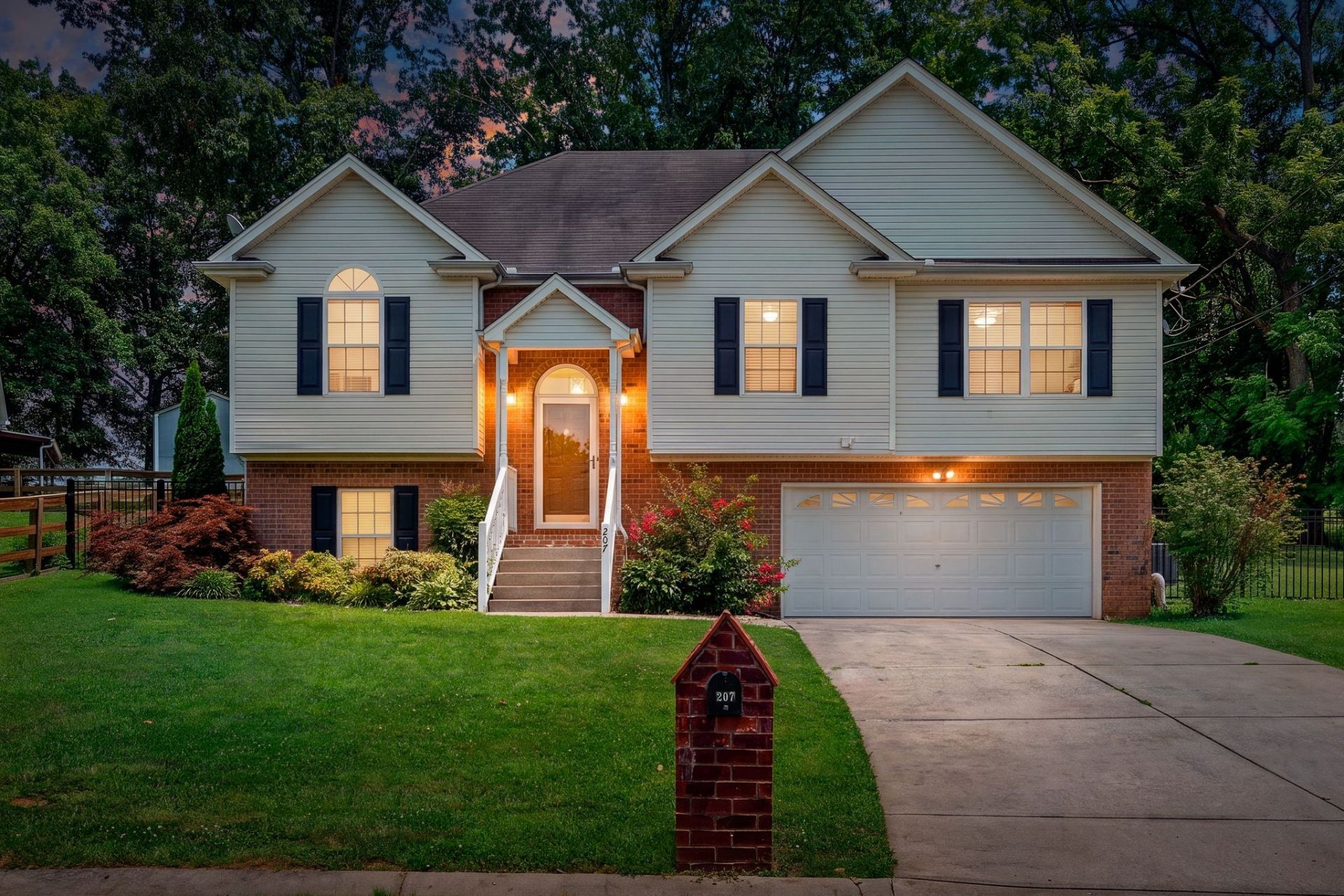 207 S Aztec Dr , White House, TN 37188 Main Photo