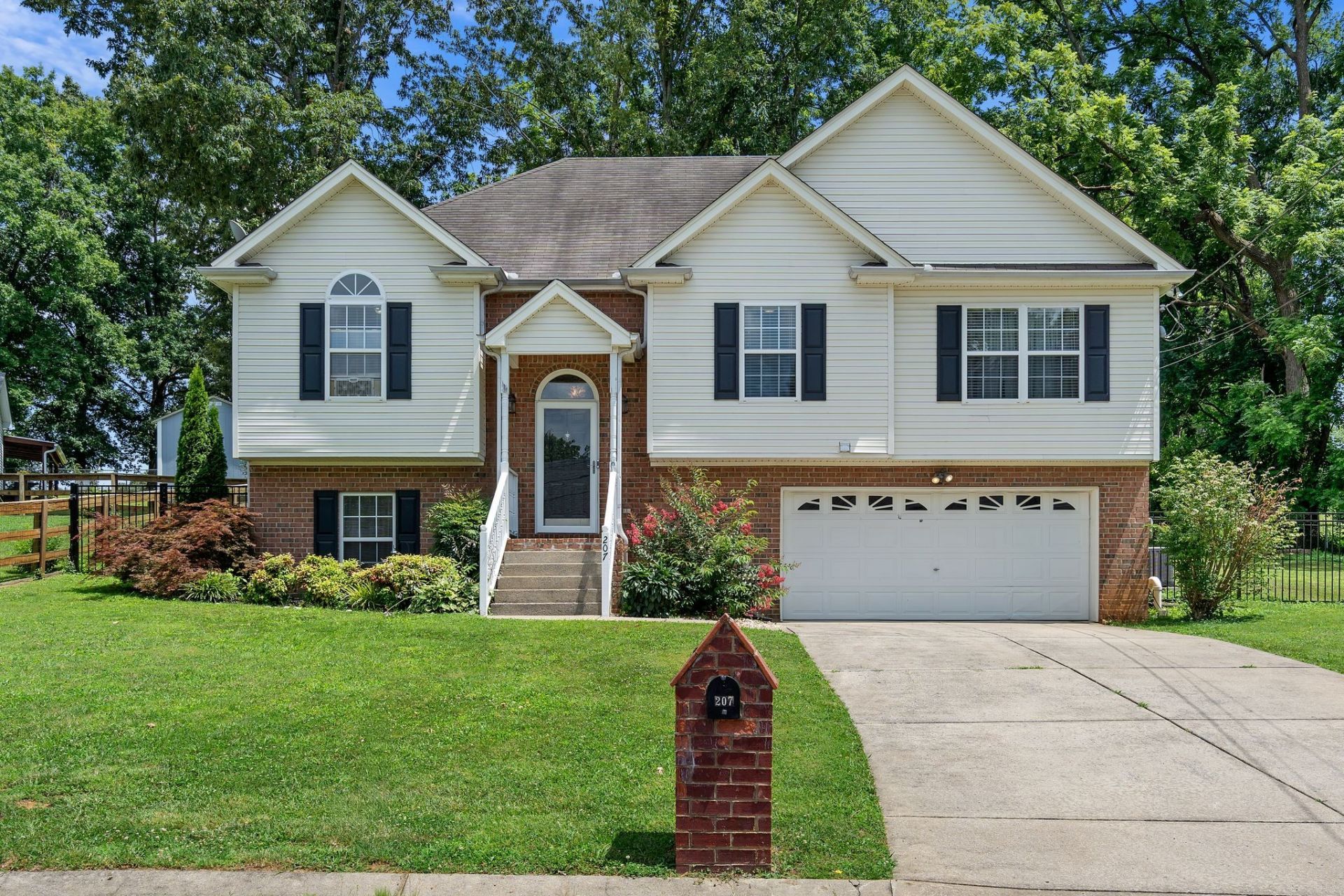 207 S Aztec Dr , White House, TN 37188 Main Photo