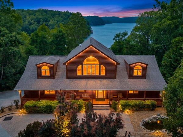 461 Sunset Bay RD, Gretna, VA 24557
