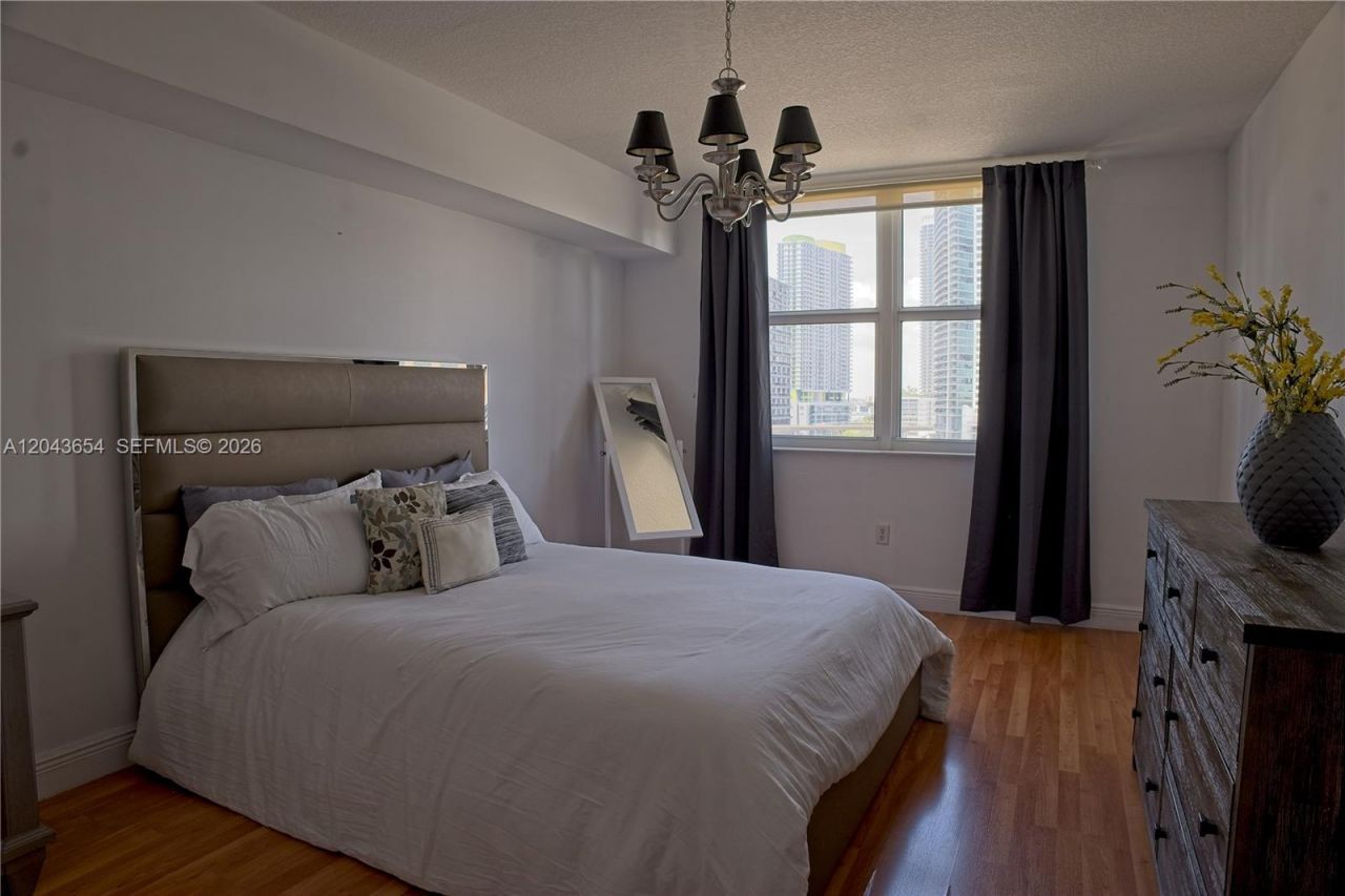 31 SE 5th , Unit 1203, Miami, FL 33131 Photo