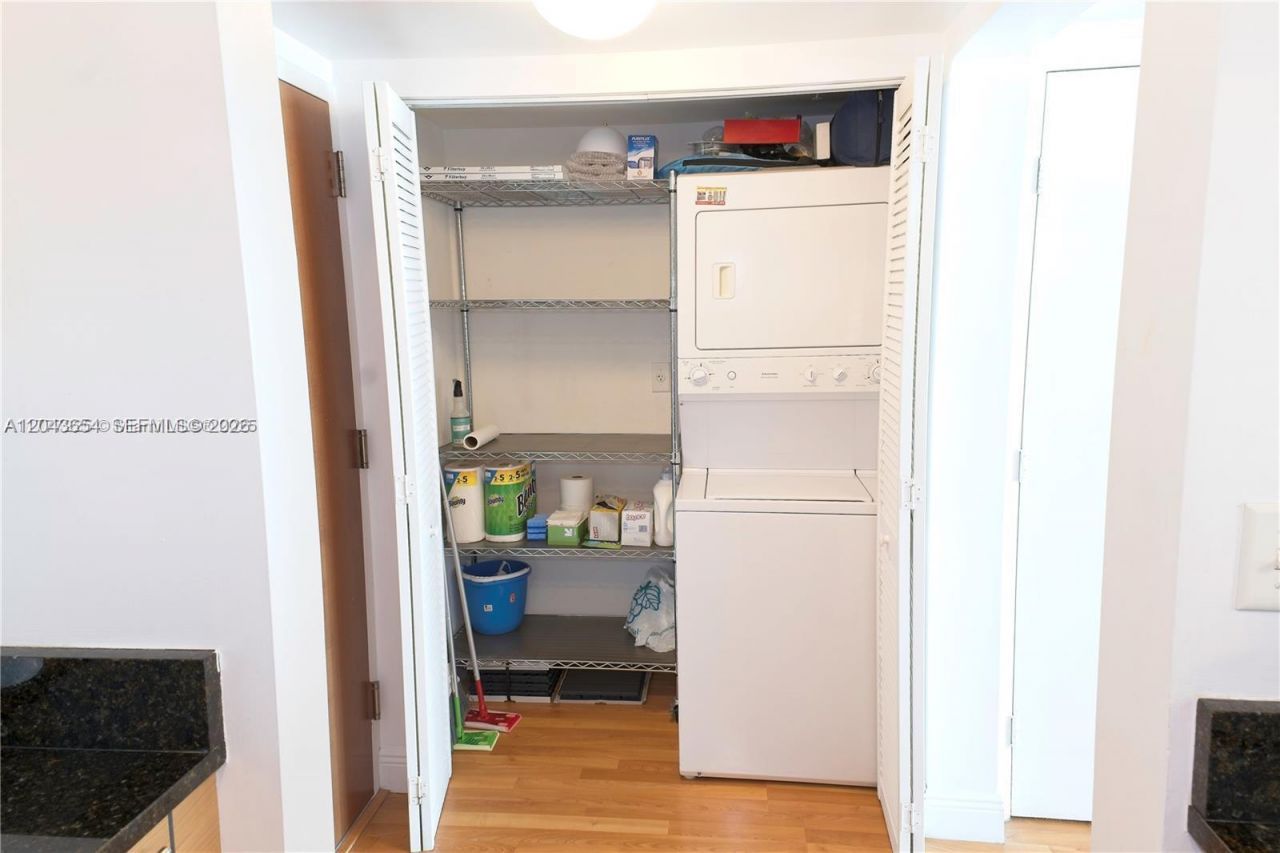 31 SE 5th, Unit 1203, Miami, FL 33131 Photo