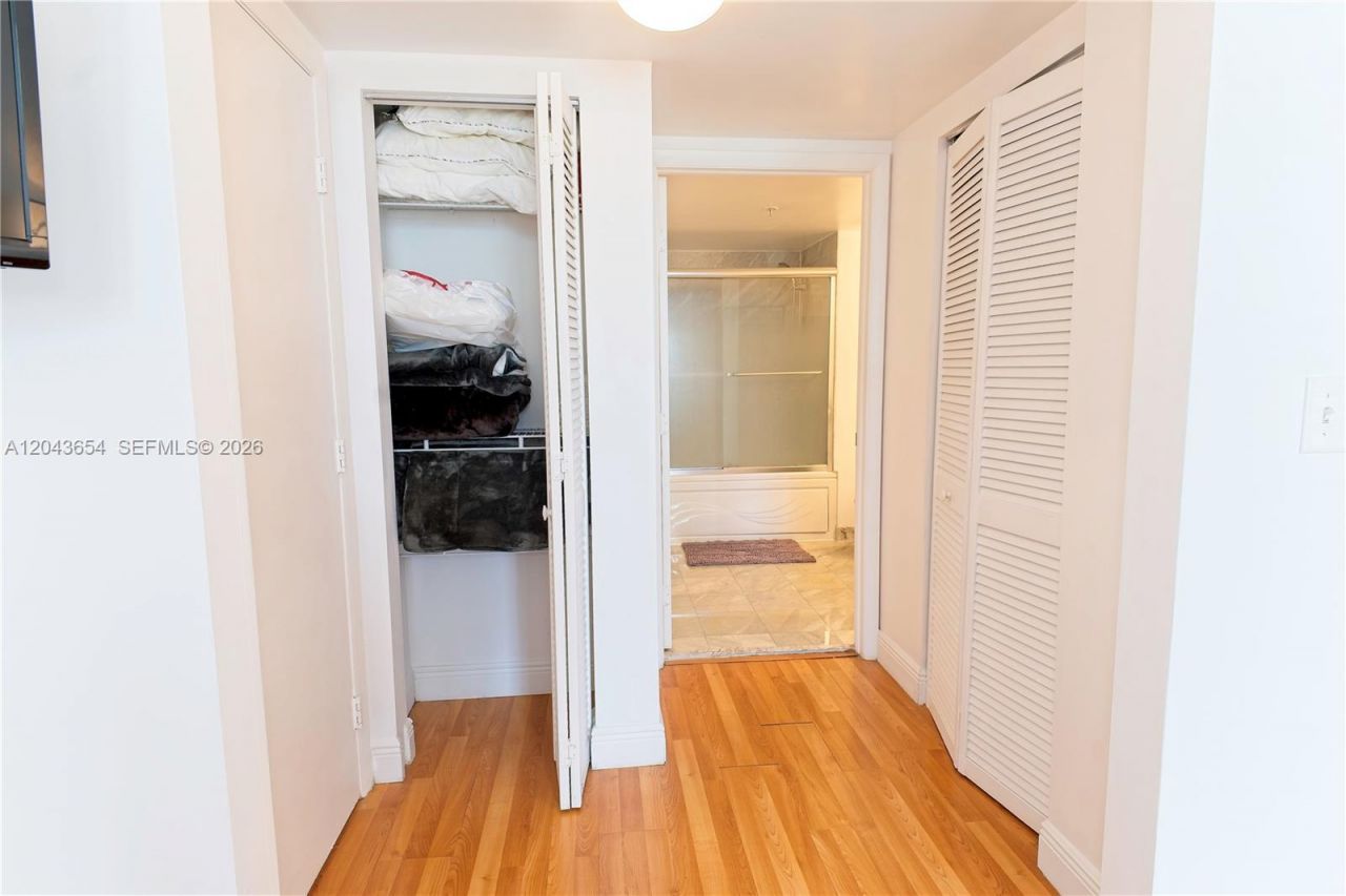 31 SE 5th, Unit 1203, Miami, FL 33131 Photo
