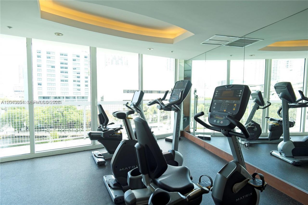 31 SE 5th , Unit 1203, Miami, FL 33131 Photo