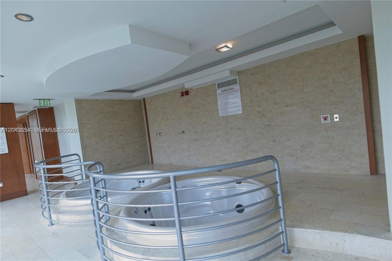 31 SE 5th , Unit 1203, Miami, FL 33131 Photo