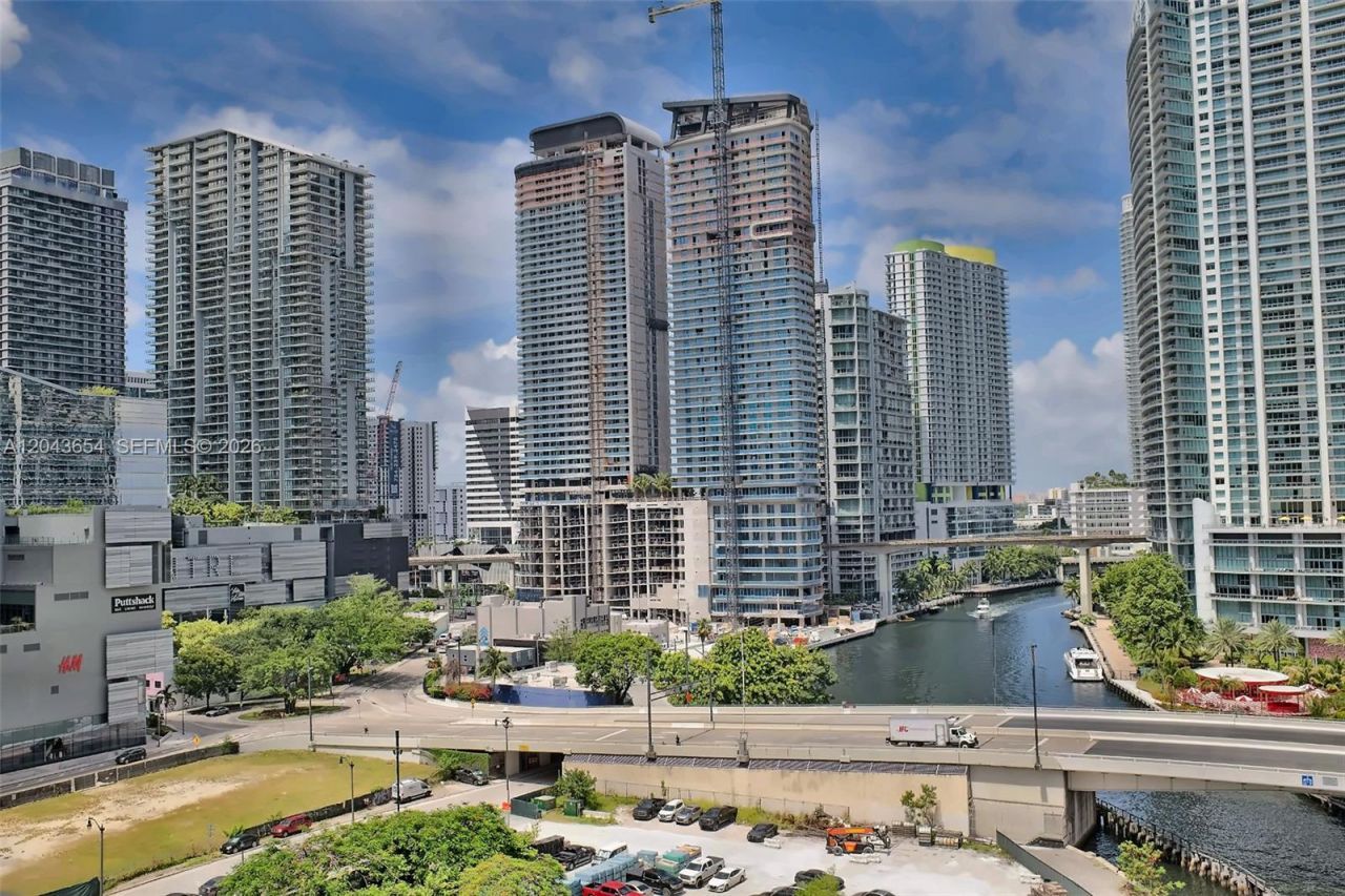 31 SE 5th, Unit 1203, Miami, FL 33131 Photo