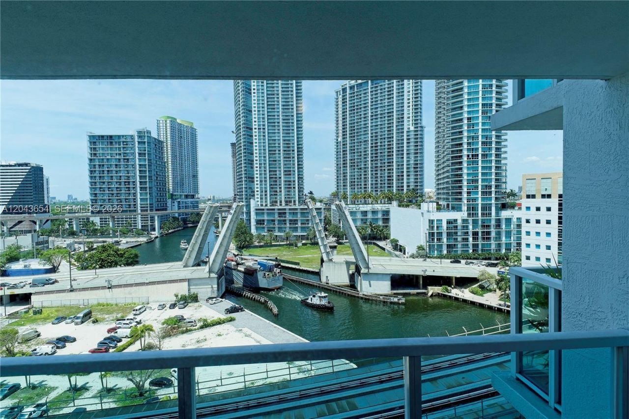 31 SE 5th, Unit 1203, Miami, FL 33131 Photo
