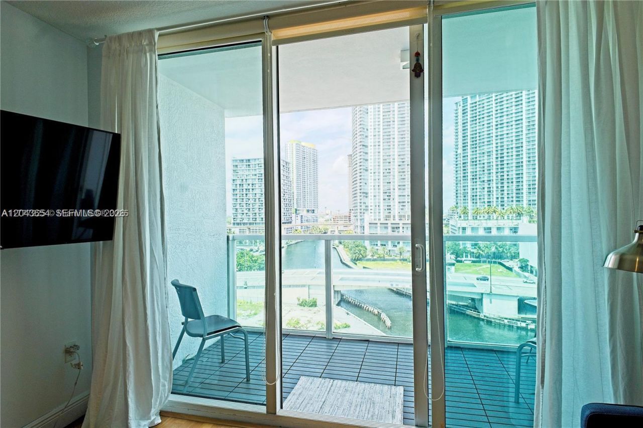 31 SE 5th, Unit 1203, Miami, FL 33131 Photo