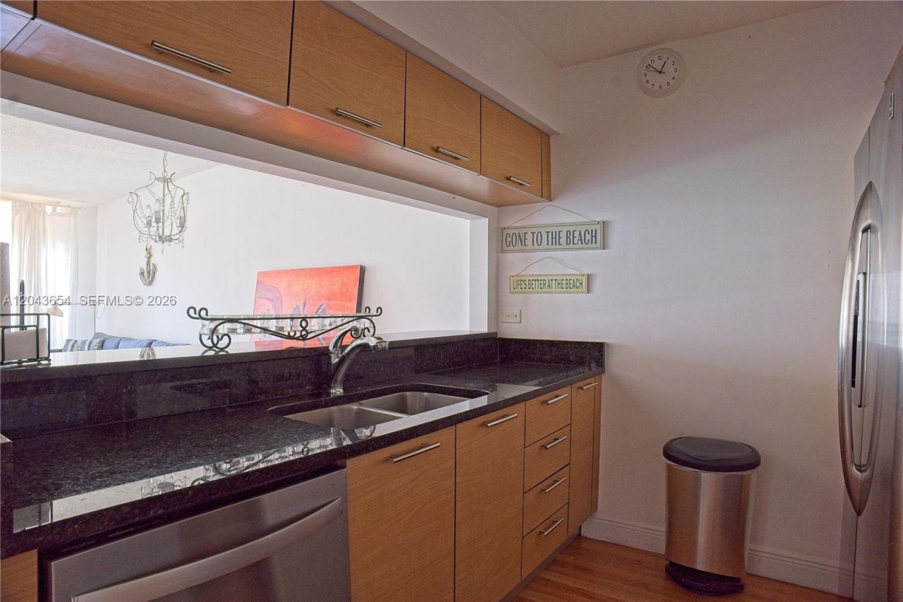 31 SE 5th , Unit 1203, Miami, FL 33131 Photo