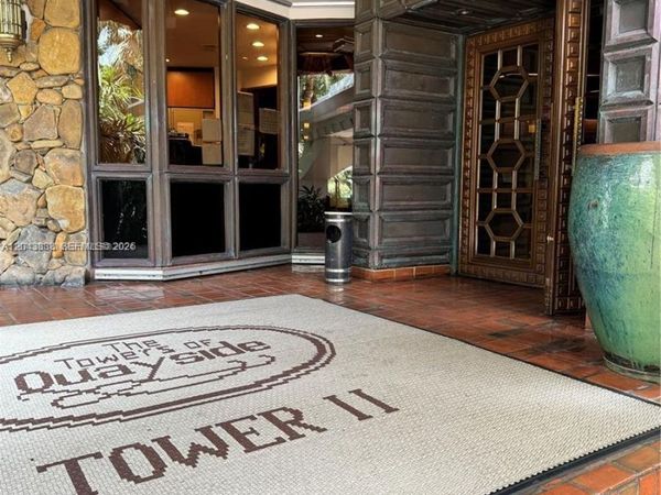 2000 Towerside Ter , Unit 905, Miami, FL 33138