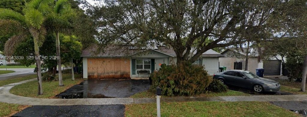 8361 NW 47th St, Lauderhill, FL 33351 Main Photo