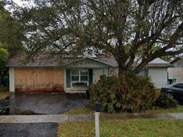 8361 NW 47th St, Lauderhill, FL 33351