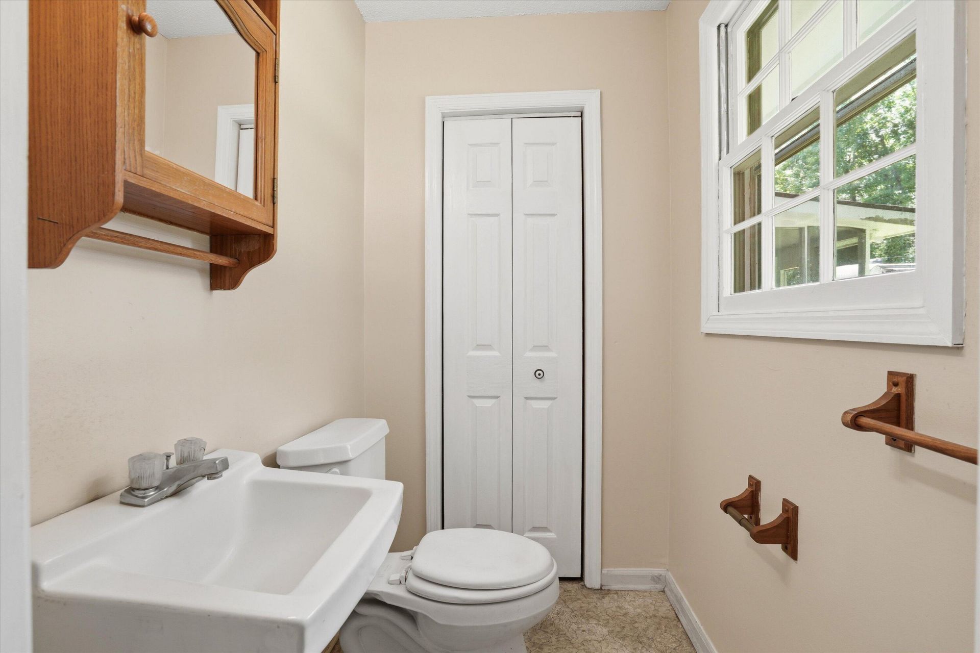 227 Farm Road Photo 24