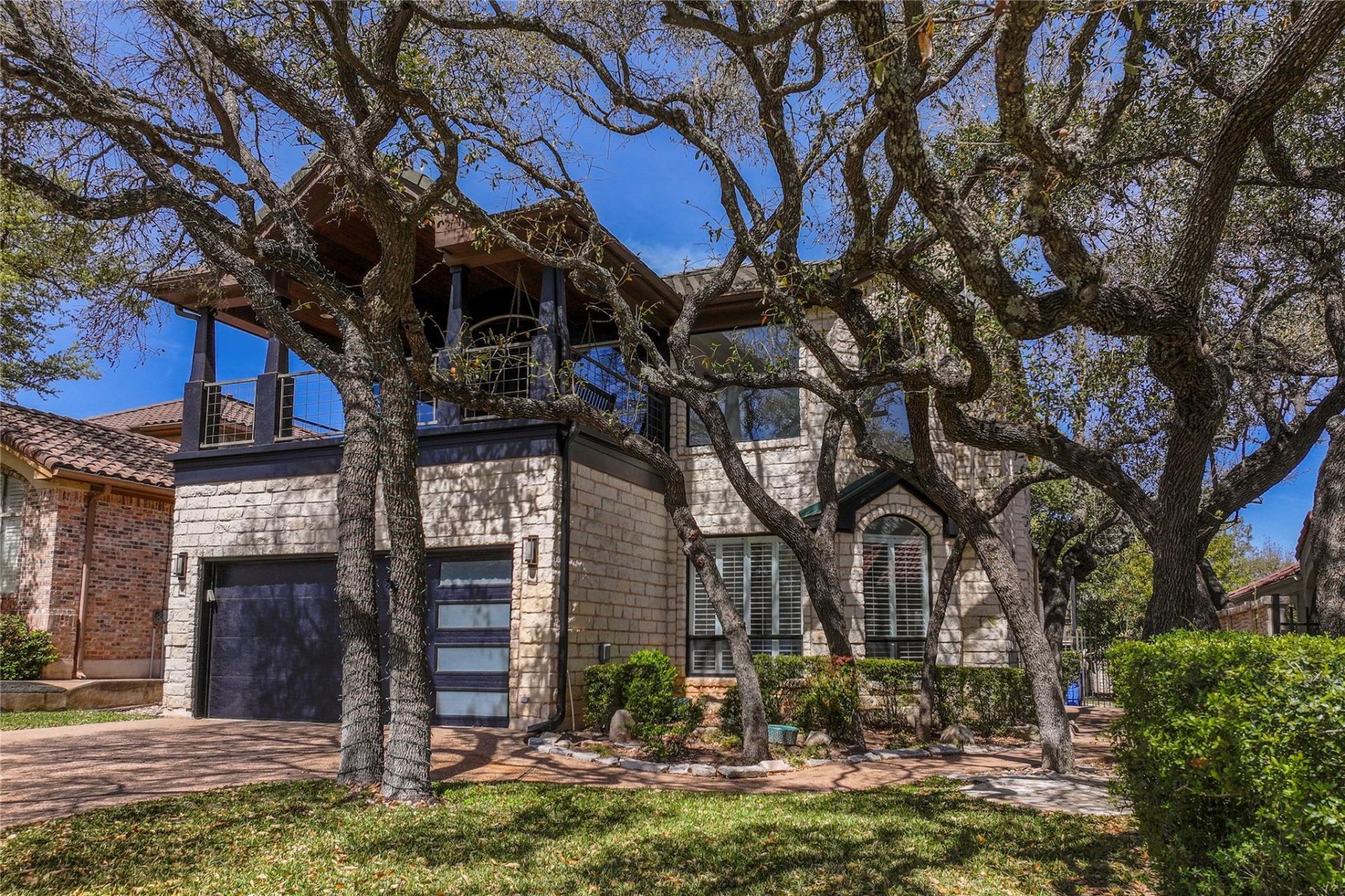 11 Treehaven Ln, The Hills, TX 78738 Main Photo