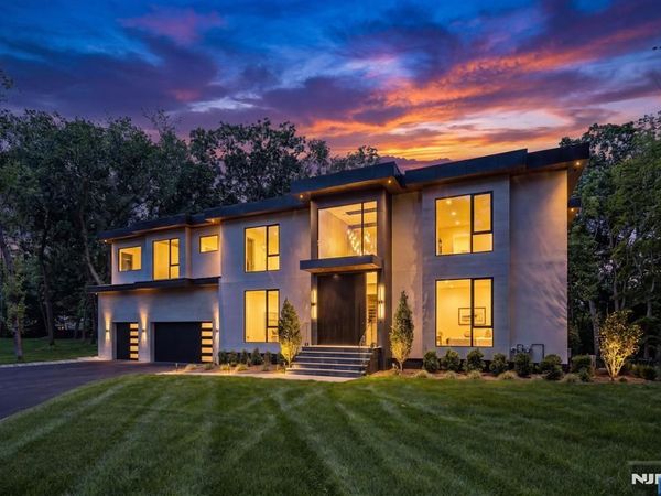 911 Hilltop Terrace, FRANKLIN LAKES, NJ 07417