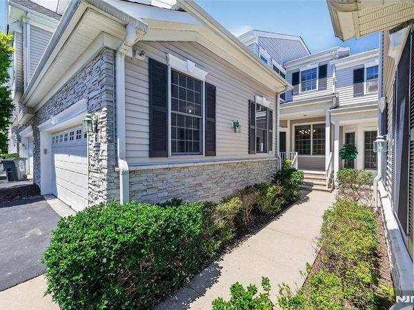 6 Schweinberg Drive R, Unit R, ROSELAND, NJ 07068
