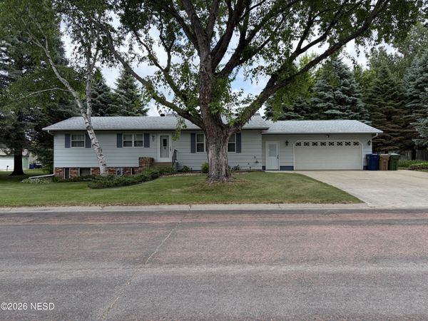 37 SUNRISE DRIVE, Watertown, SD 57201