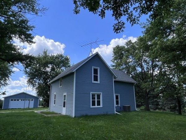 1495 Hogback Bridge , Earlham, IA 50072