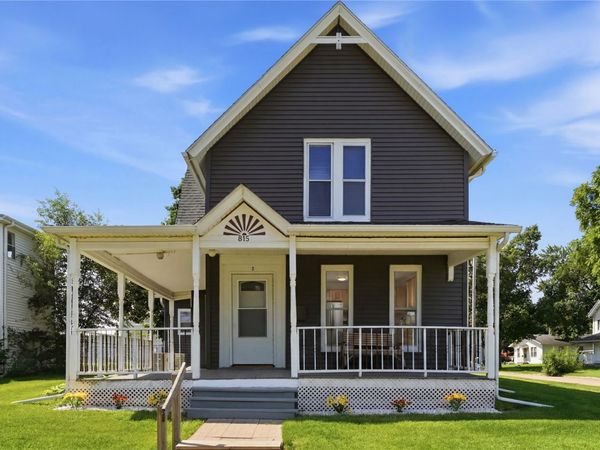 815 5th Avenue , Marion, IA 52302