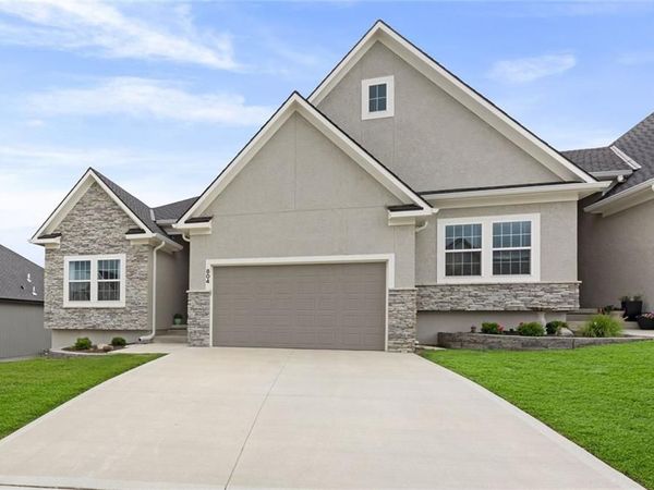 804 NE Algonquin Street, Lee's Summit, MO 64064