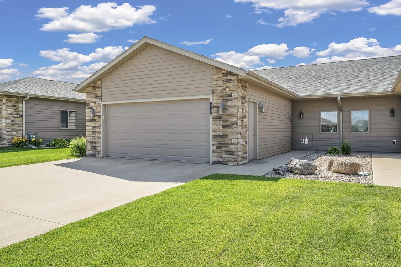 3329 Prairie Meadow Drive, Unit B, Milford, IA 51351 Main Photo