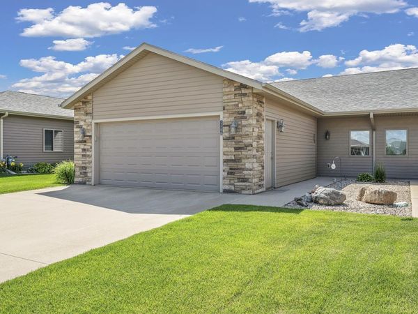 3329 Prairie Meadow Drive, Unit B, Milford, IA 51351