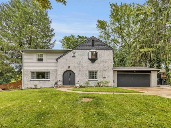 607 Castle Boulevard , Akron, OH 44313