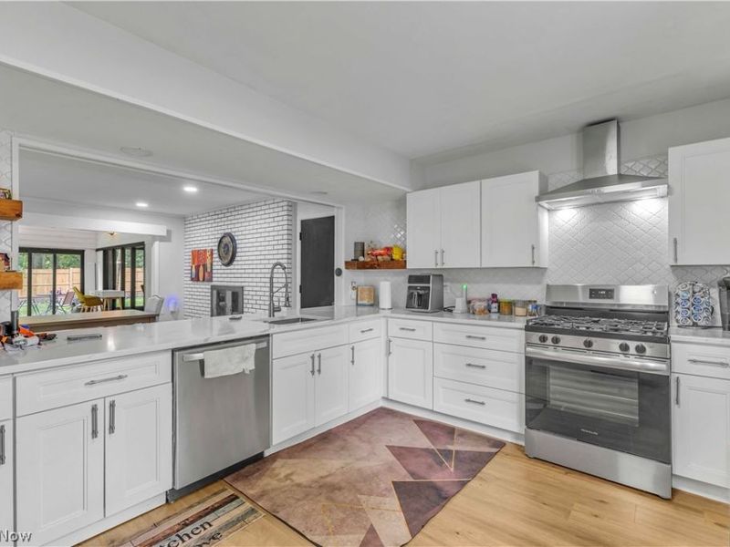 607 Castle Boulevard, Akron, OH 44313 Photo 5