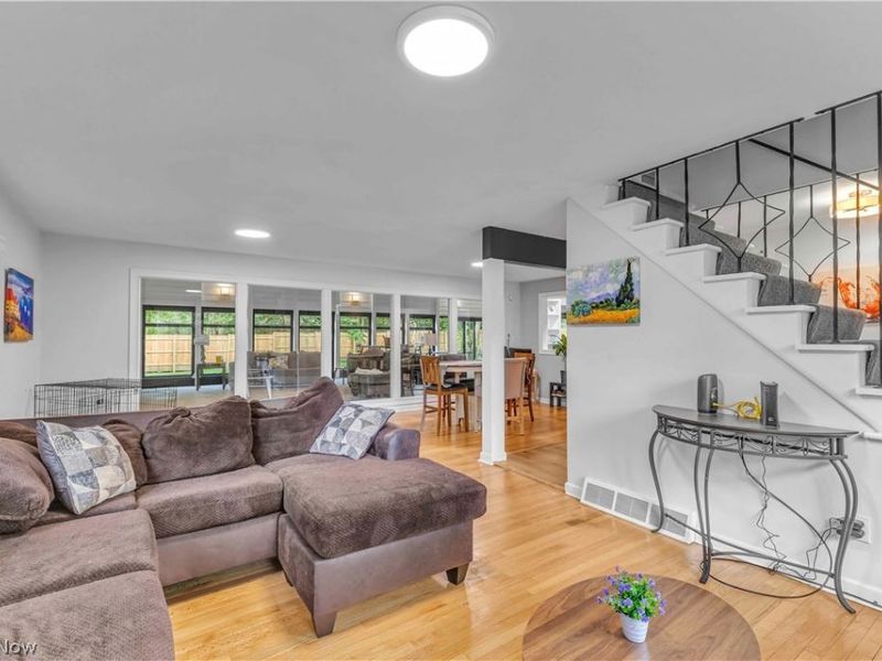 607 Castle Boulevard, Akron, OH 44313 Photo 7