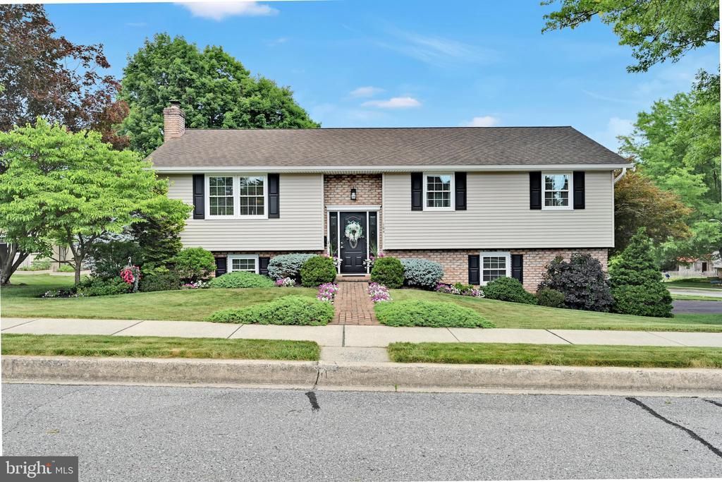 104 JULIA ROAD , EPHRATA, PA 17522
