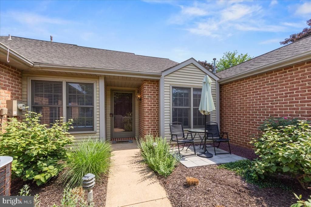 89 CAMBRIDGE DRIVE , HERSHEY, PA 17033