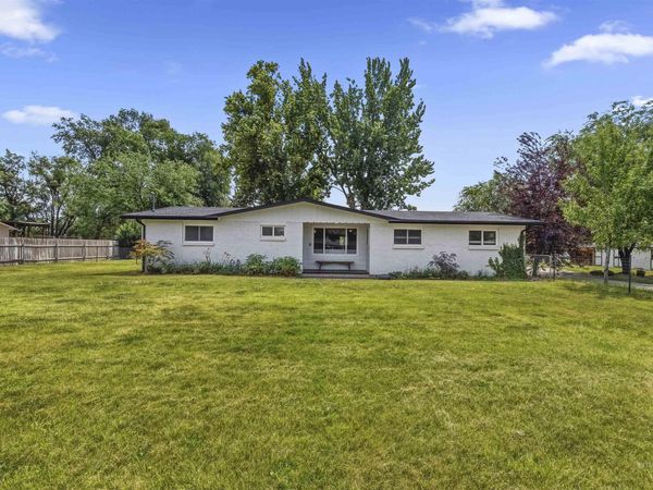355 E Beacon Light Rd, Eagle, ID 83616