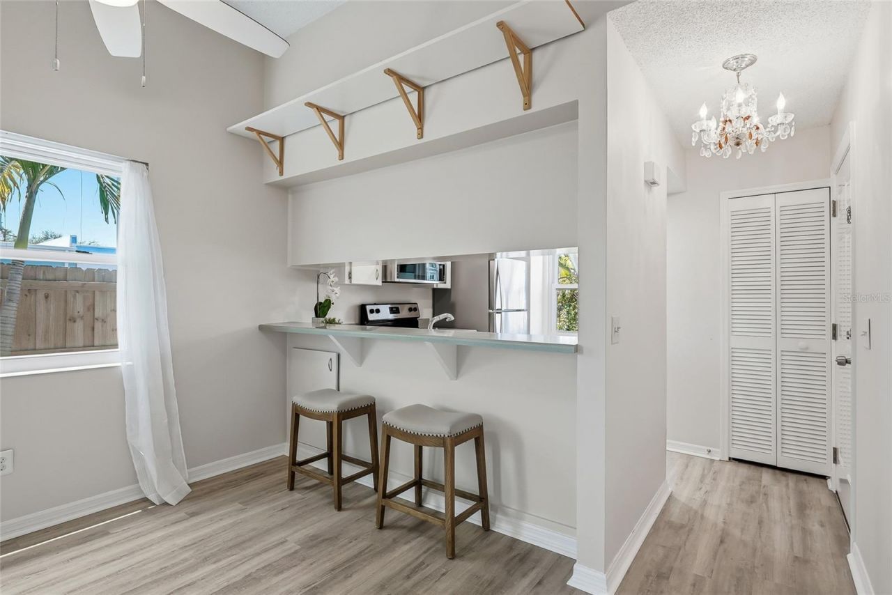 366 47th Avenue N, Unit 5, Saint Petersburg, FL 33703 Photo