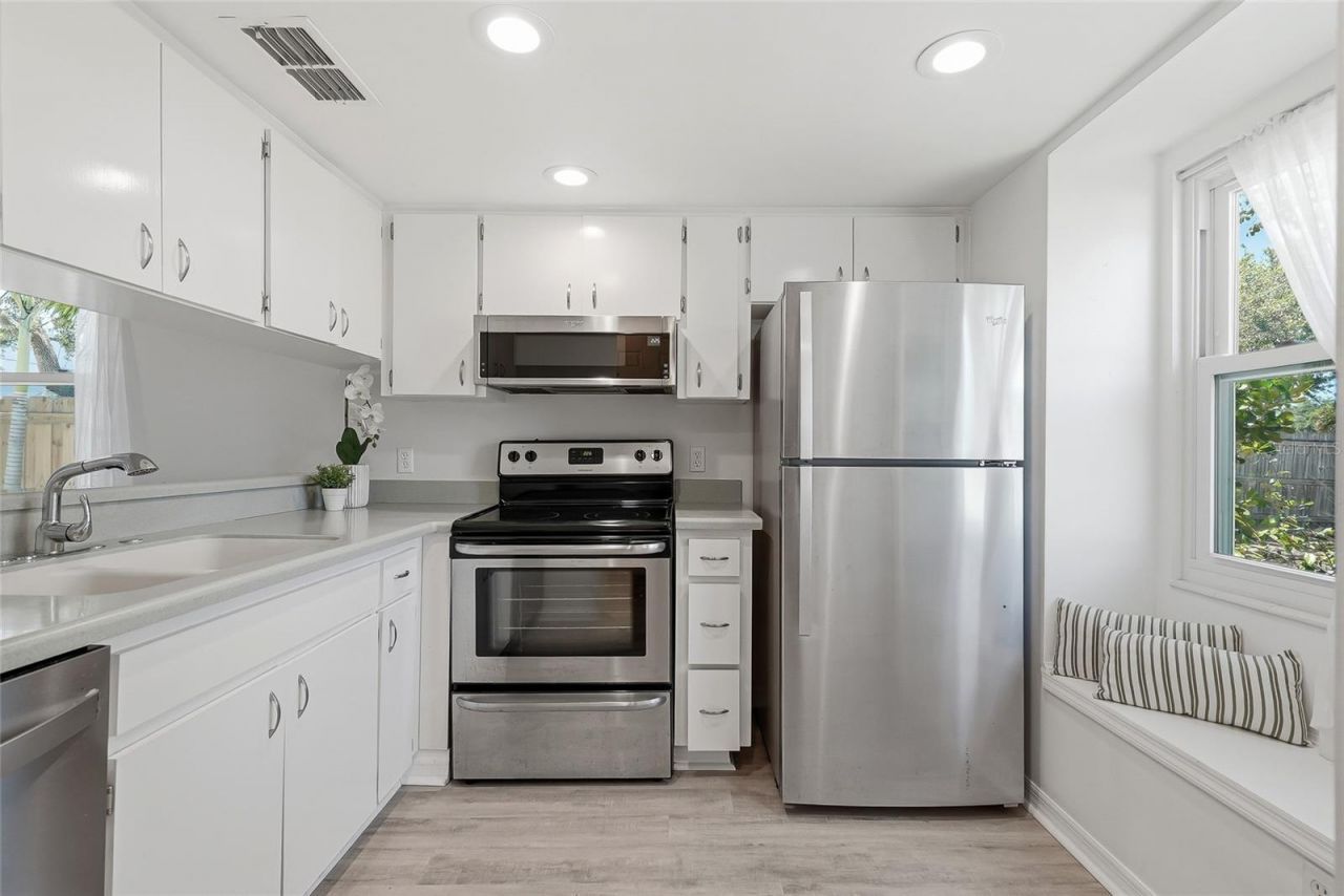 366 47th Avenue N, Unit 5, Saint Petersburg, FL 33703 Photo