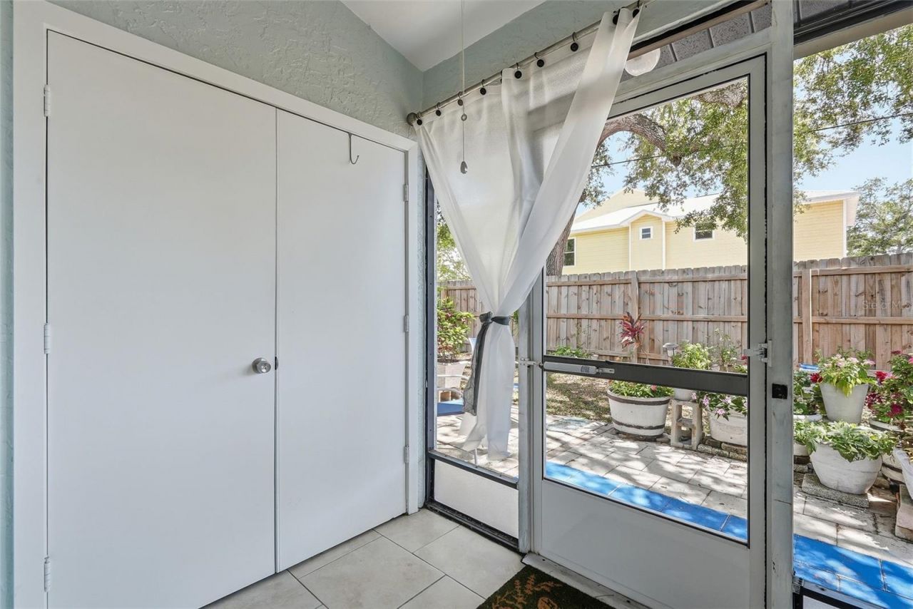 366 47th Avenue N, Unit 5, Saint Petersburg, FL 33703 Photo