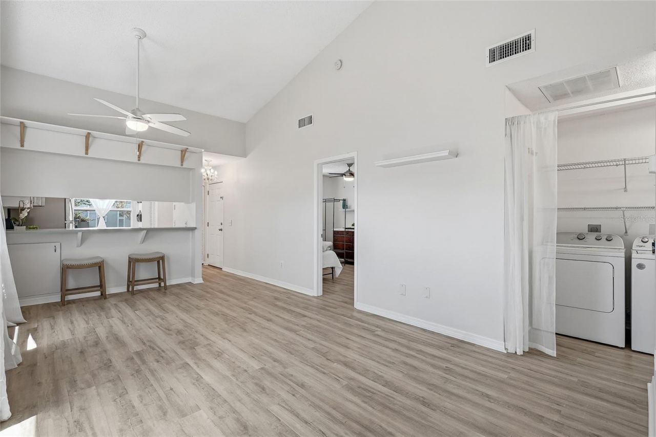 366 47th Avenue N, Unit 5, Saint Petersburg, FL 33703 Photo