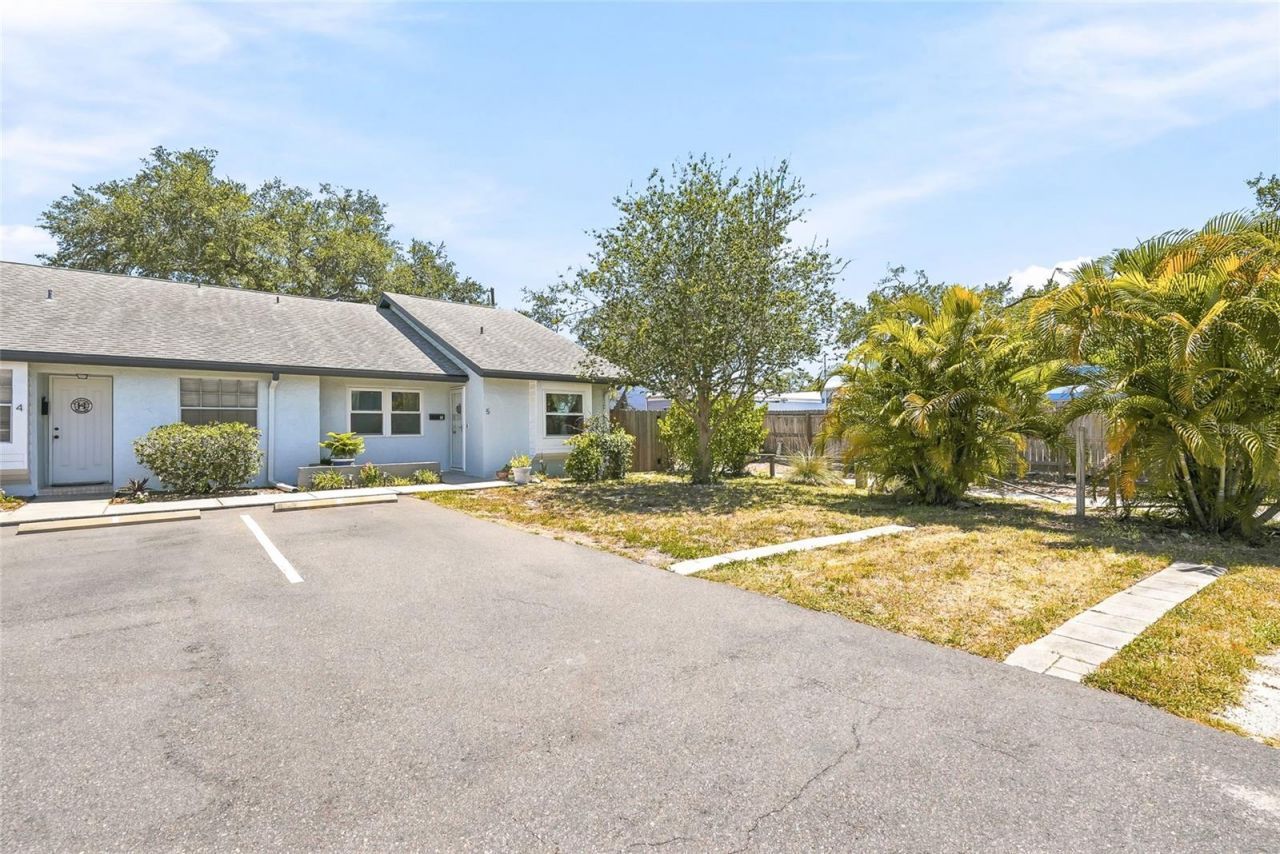 366 47th Avenue N, Unit 5, Saint Petersburg, FL 33703 Photo