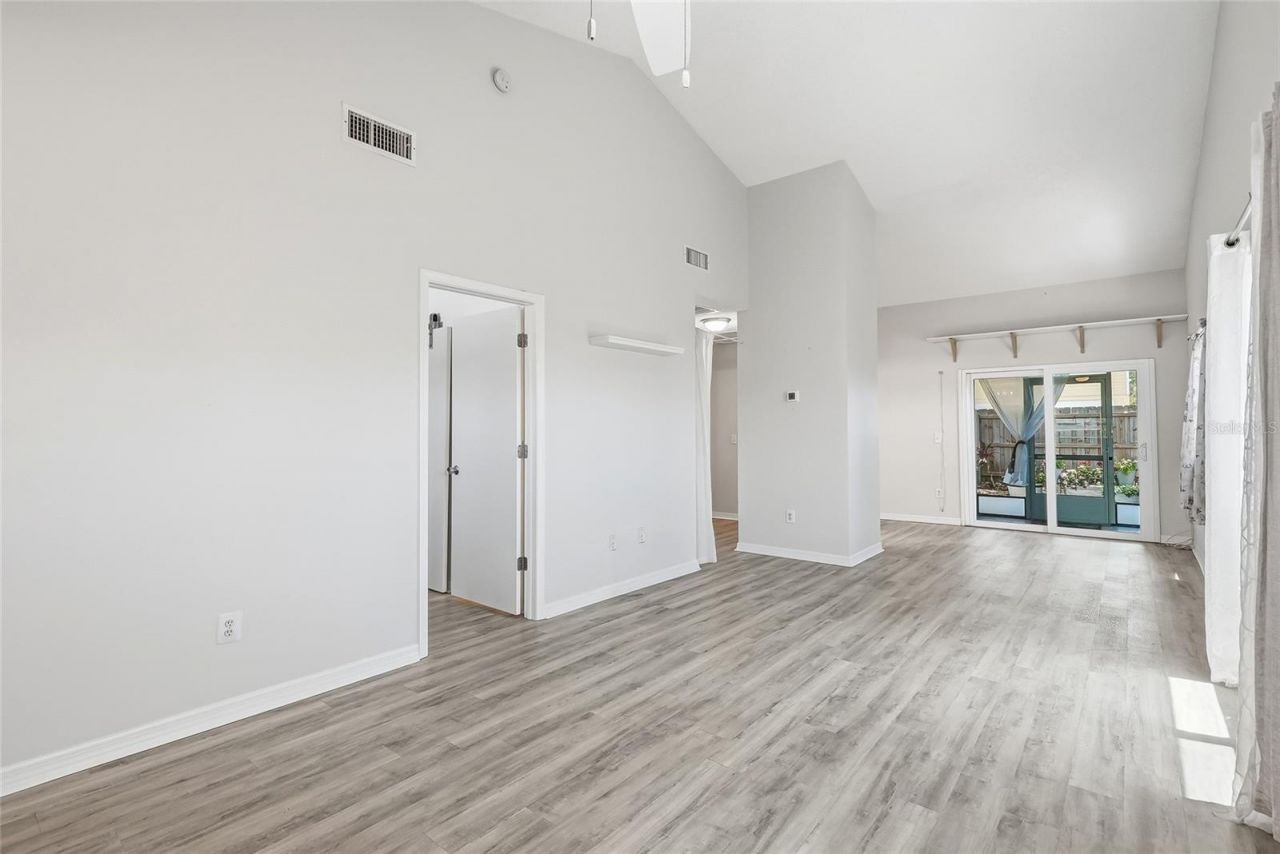 366 47th Avenue N, Unit 5, Saint Petersburg, FL 33703 Photo