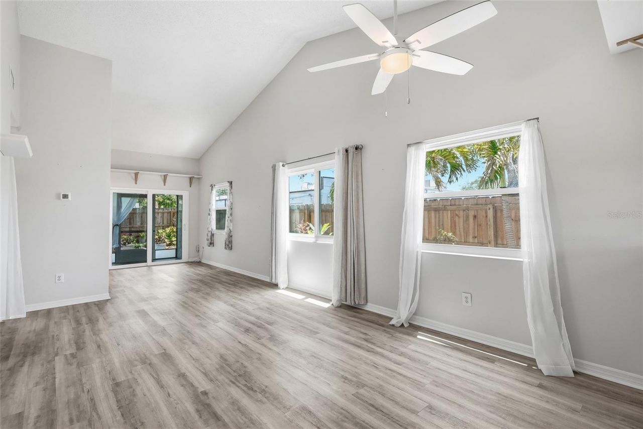 366 47th Avenue N, Unit 5, Saint Petersburg, FL 33703 Photo