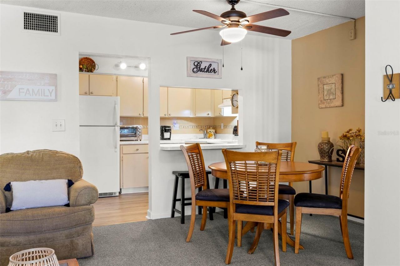 1290 Pine Ridge Circle E, Unit E1, Tarpon Springs, FL 34688 Photo