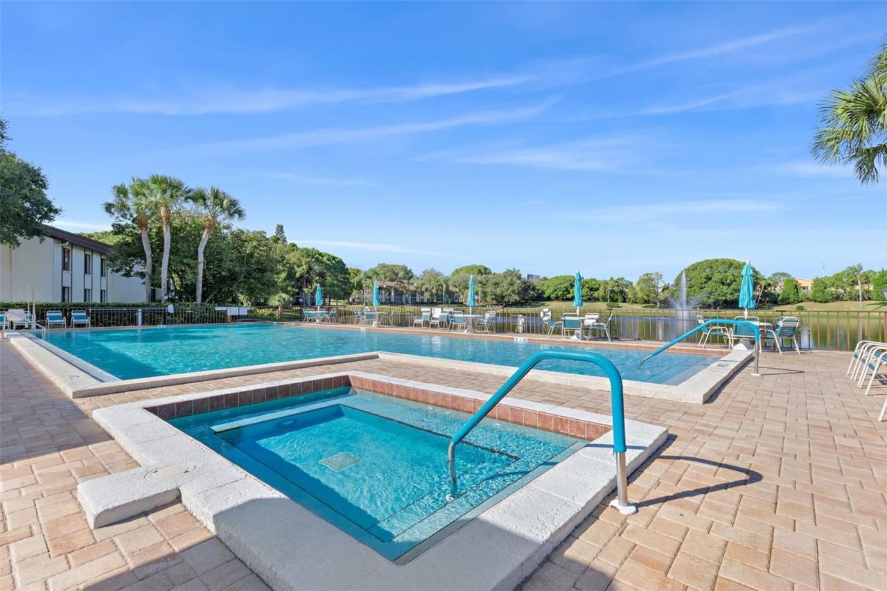 1290 Pine Ridge Circle E, Unit E1, Tarpon Springs, FL 34688 Photo