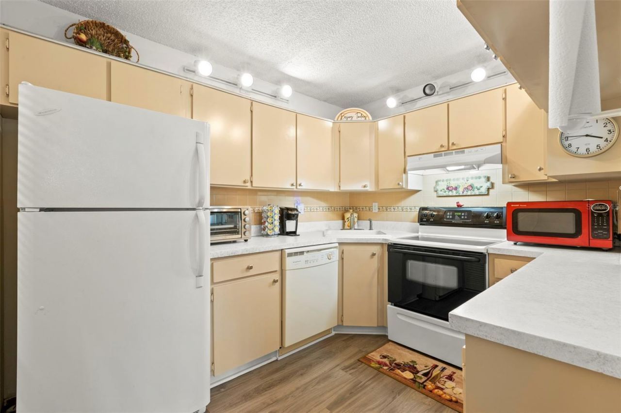 1290 Pine Ridge Circle E, Unit E1, Tarpon Springs, FL 34688 Photo