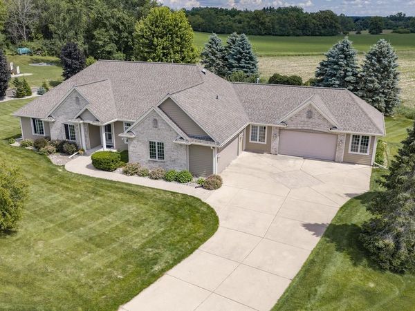 5158 N Union Hill ROAD, Oconomowoc, WI 53066