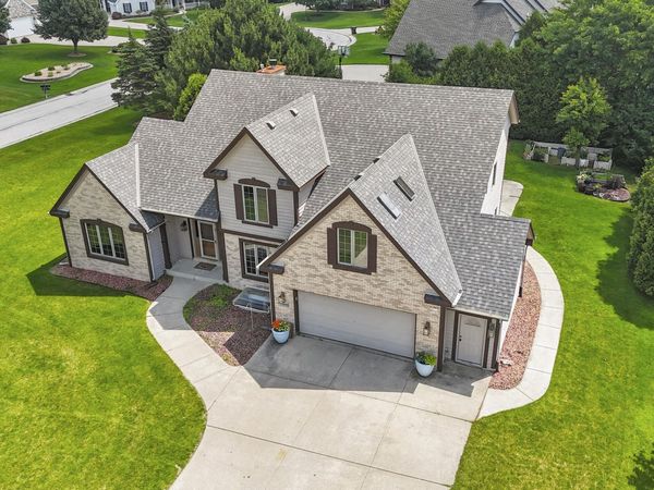 13600 W Eagle Trace Trce, New Berlin, WI 53151