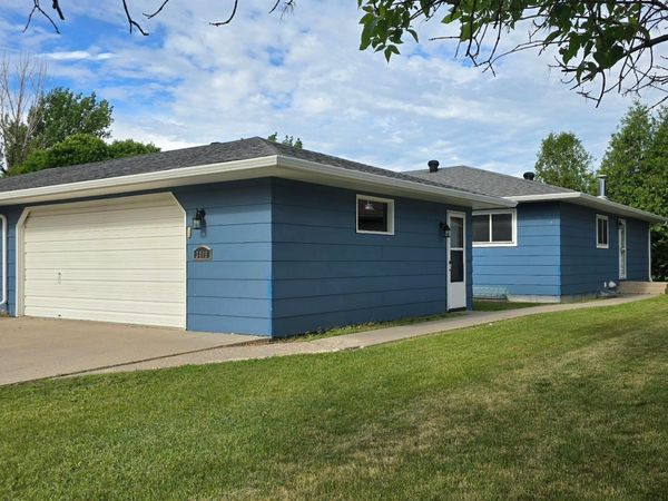 3409 12th Street S, Moorhead, MN 56560