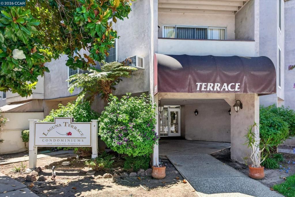 1699 Laguna, Unit 214, Concord, CA 94520 Main Photo