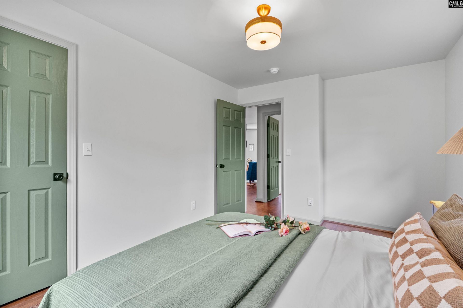 135 Riverview Court  Photo 11
