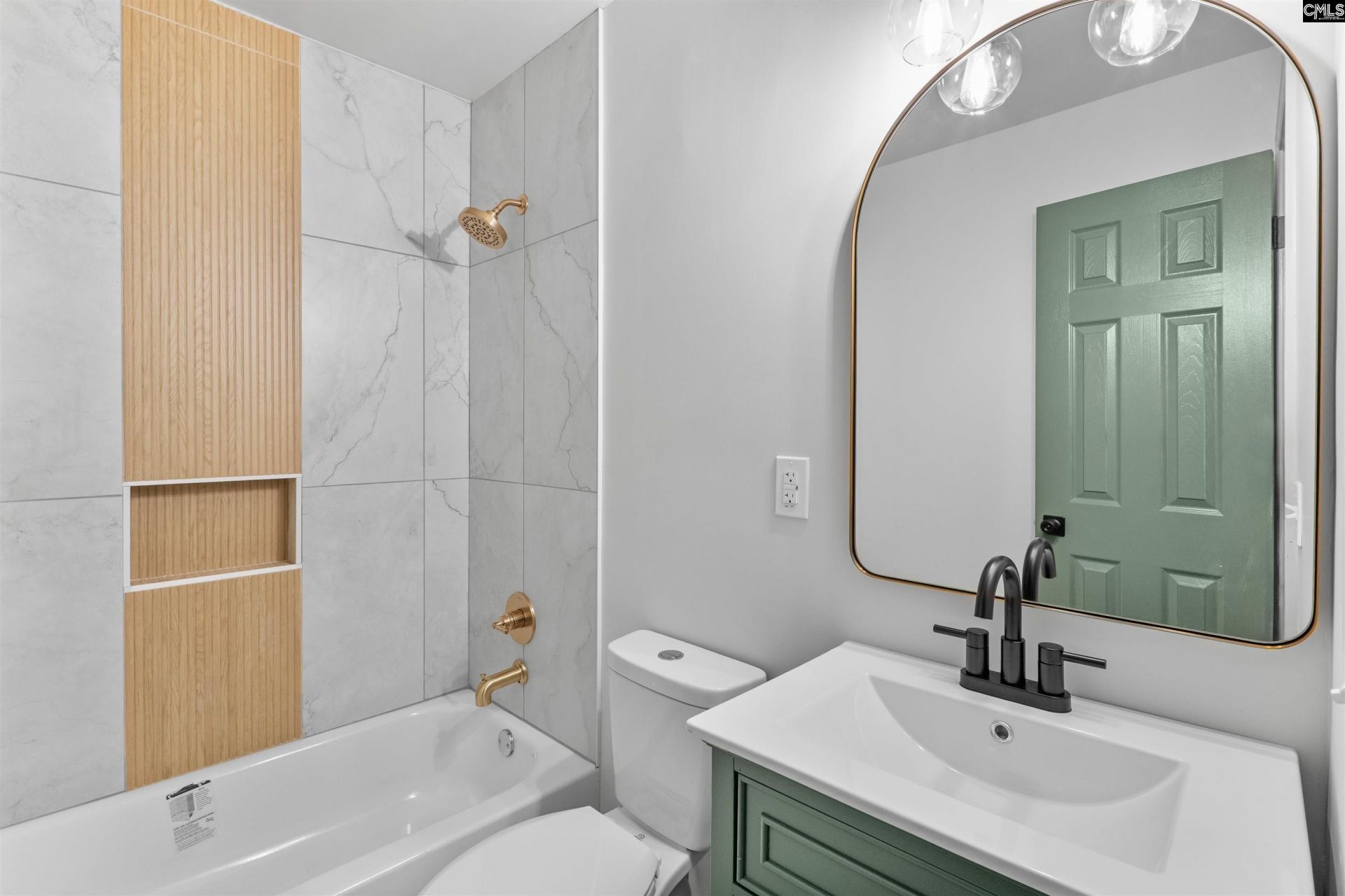 135 Riverview Court  Photo 12